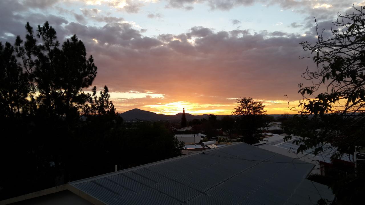 Suiderhof Self-Catering Hotel Windhoek Exterior photo